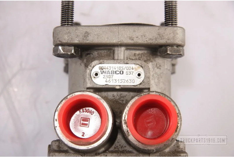 Mercedes-Benz MB Brake System Voetremventiel Atego - Brake valve for Truck: picture 2 Mercedes-Benz MB Brake System Voetremventiel Atego - Brake valve for Truck: picture 2