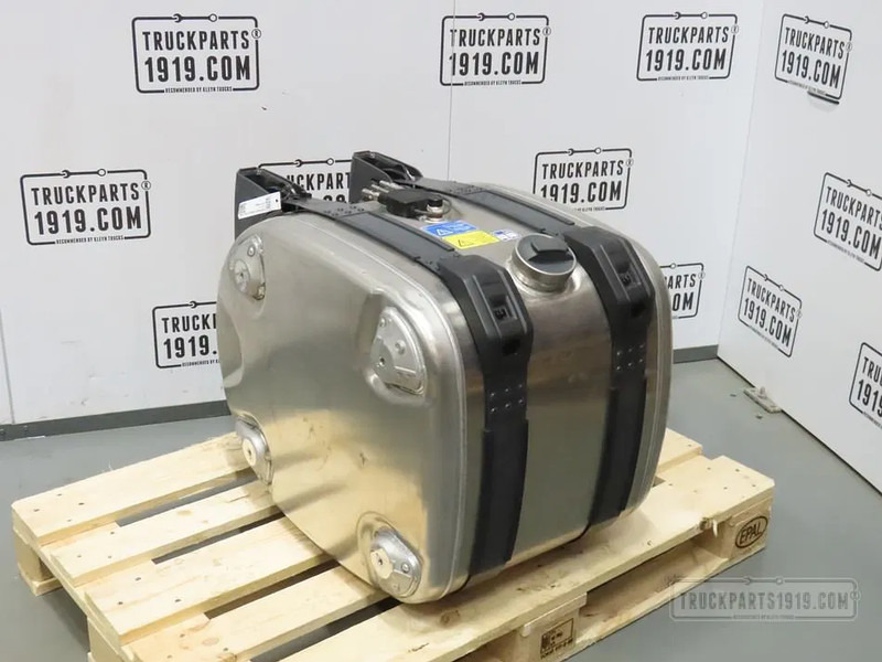 Scania 2713474 Brandstoftank + steunen 165L - Fuel tank for Truck: picture 1 Scania 2713474 Brandstoftank + steunen 165L - Fuel tank for Truck: picture 1