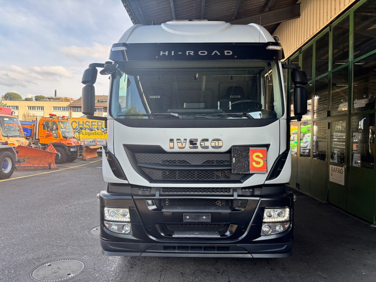 IVECO 190S40 Stralis - Curtain side truck: picture 3 IVECO 190S40 Stralis - Curtain side truck: picture 3