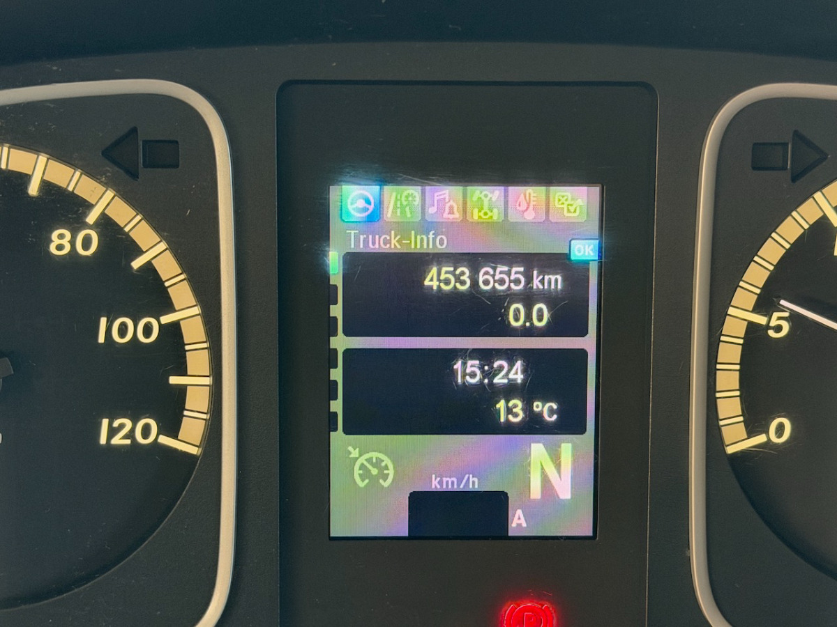 MERCEDES 1224 L - Curtain side truck: picture 5 MERCEDES 1224 L - Curtain side truck: picture 5