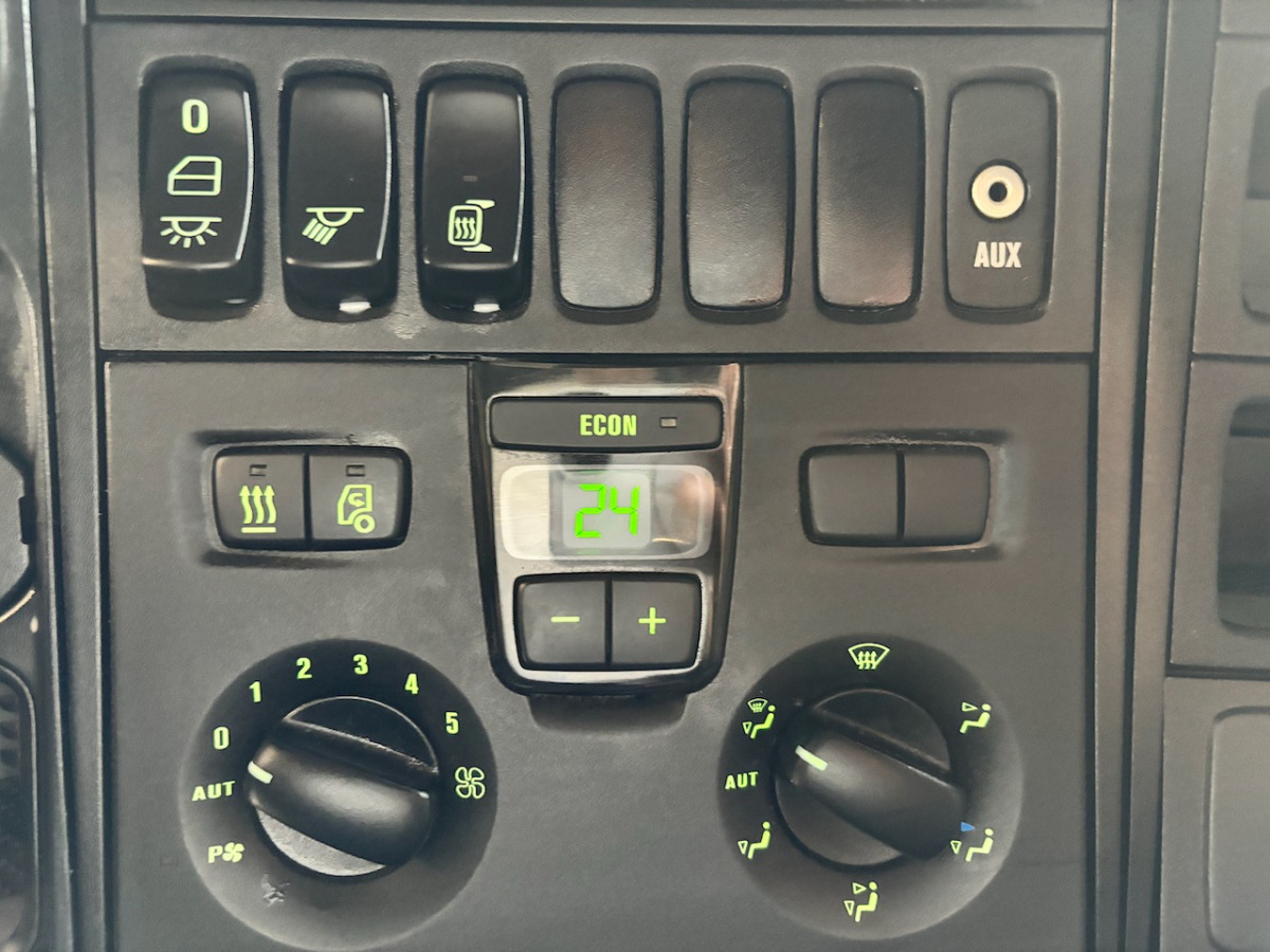 Curtain side truck SCANIA G440: picture 9