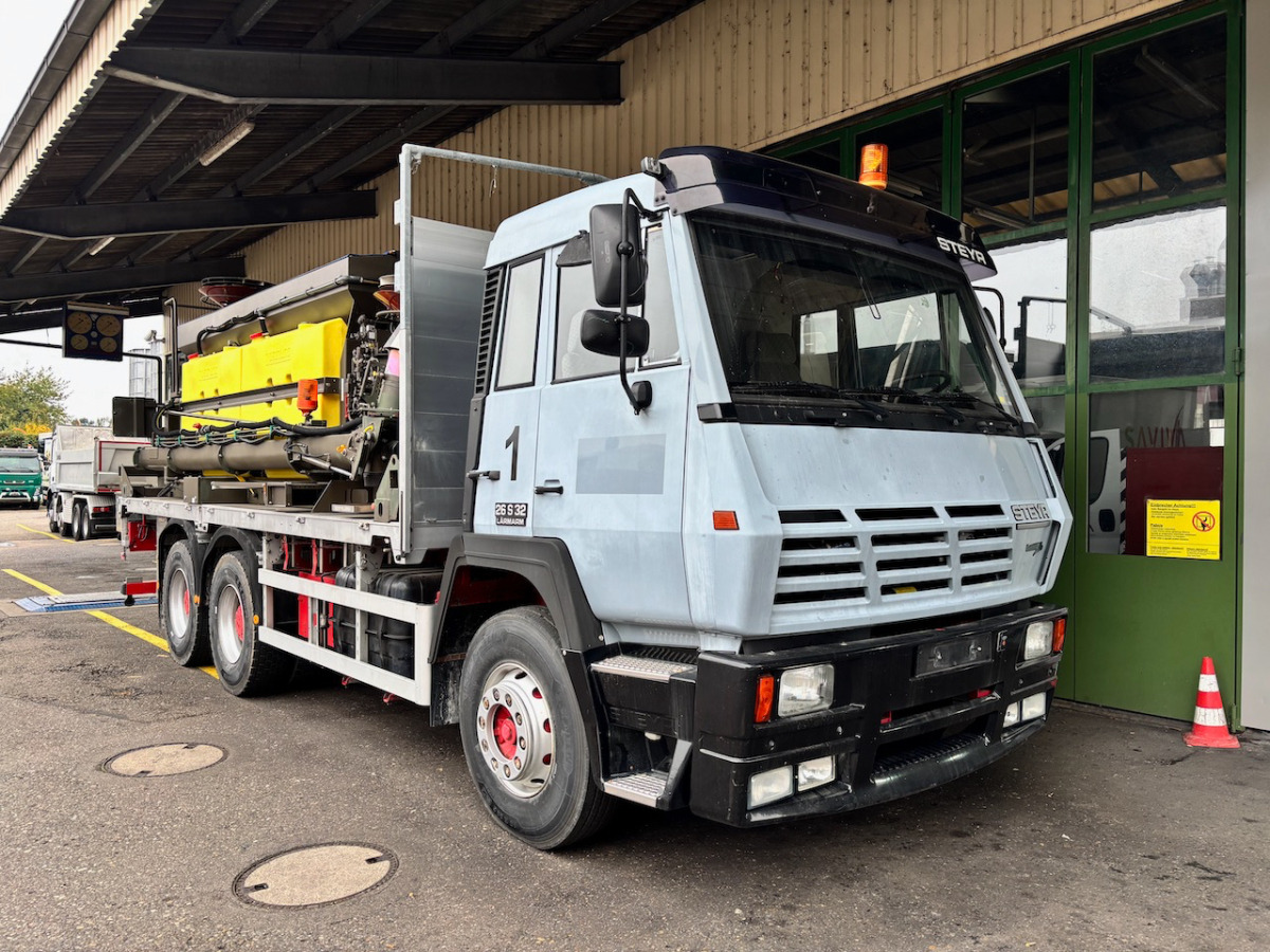 STEYR 26S32/ 6x4 Pisten Enteisung - Curtain side truck: picture 1 STEYR 26S32/ 6x4 Pisten Enteisung - Curtain side truck: picture 1