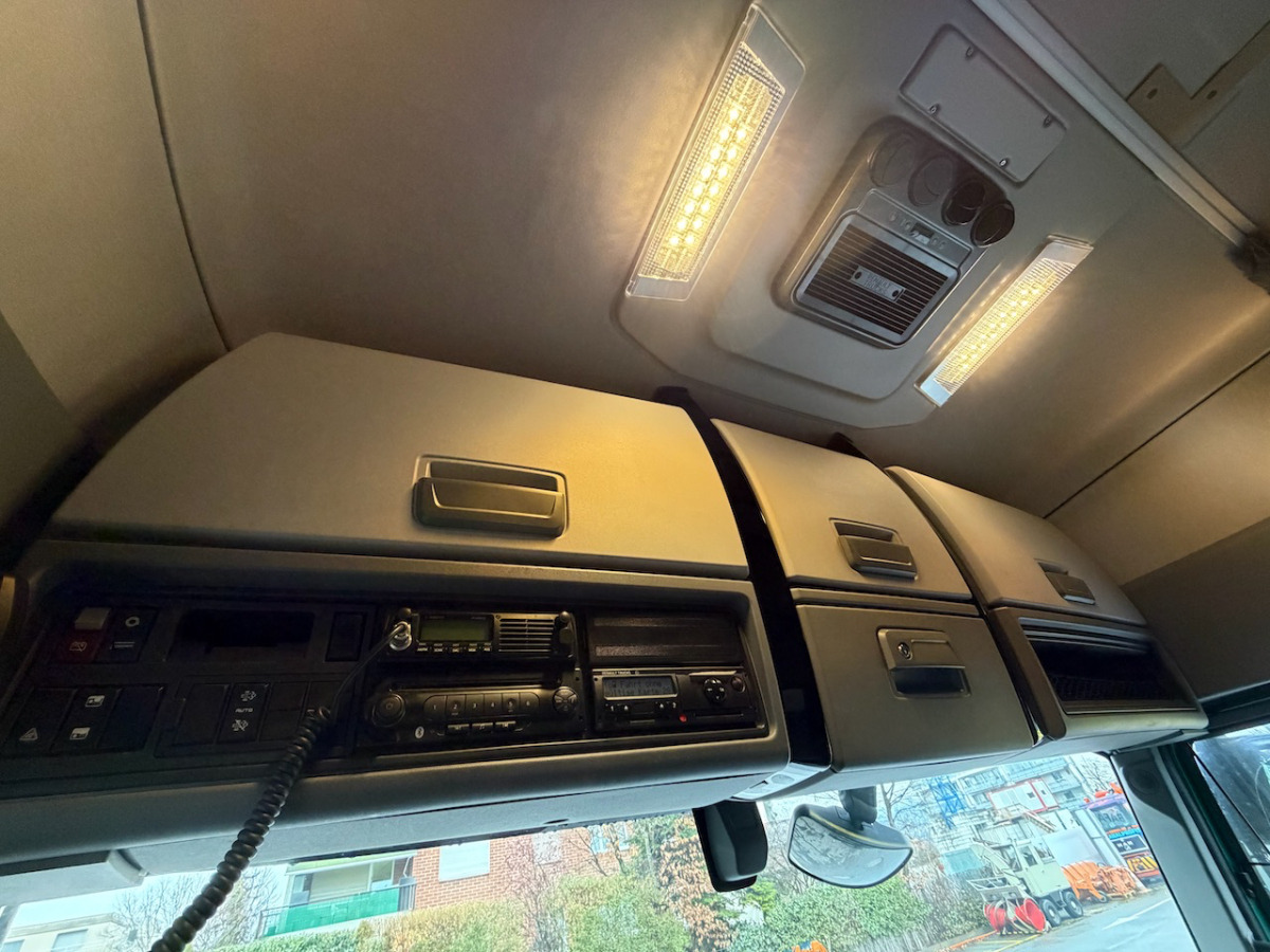 Tractor unit RENAULT T520: picture 10