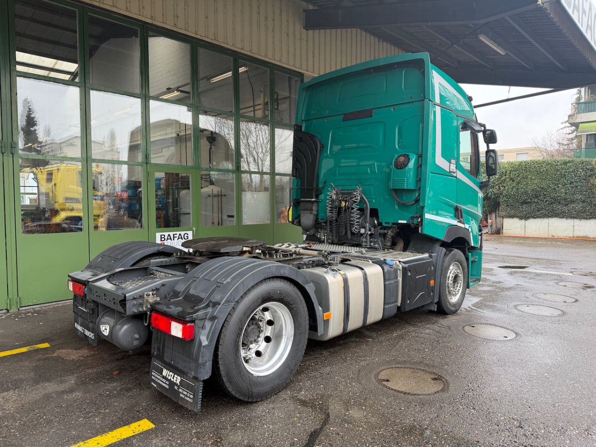 Tractor unit RENAULT T520: picture 14