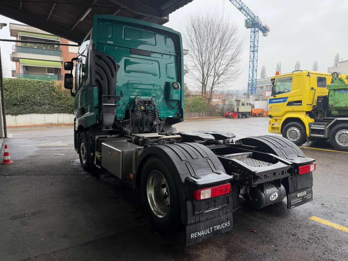 Tractor unit RENAULT T520: picture 16