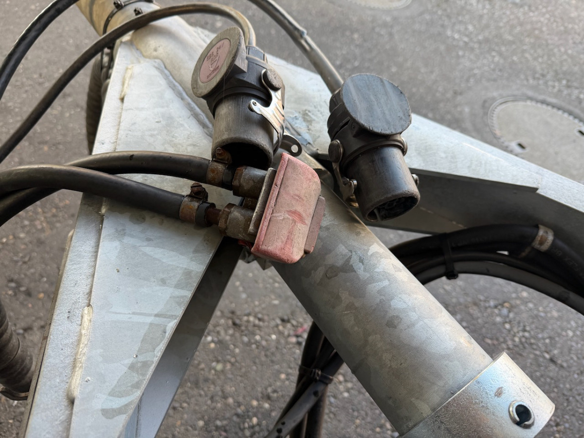 WALDE WU-15044 - Closed box trailer: picture 4 WALDE WU-15044 - Closed box trailer: picture 4