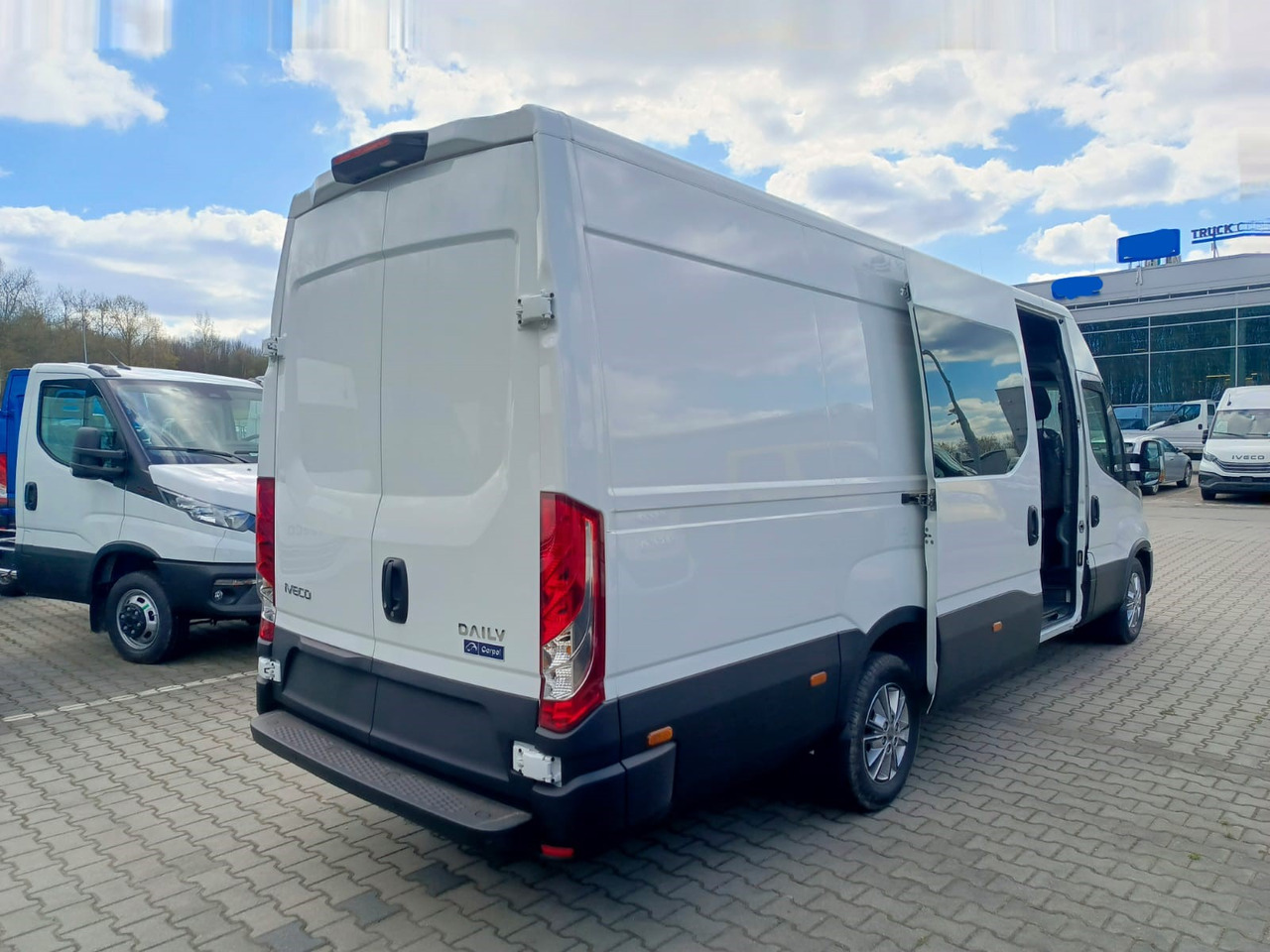 IVECO Daily 35 180 7-Sitzer - People carrier, Crew cab van: picture 4 IVECO Daily 35 180 7-Sitzer - People carrier, Crew cab van: picture 4