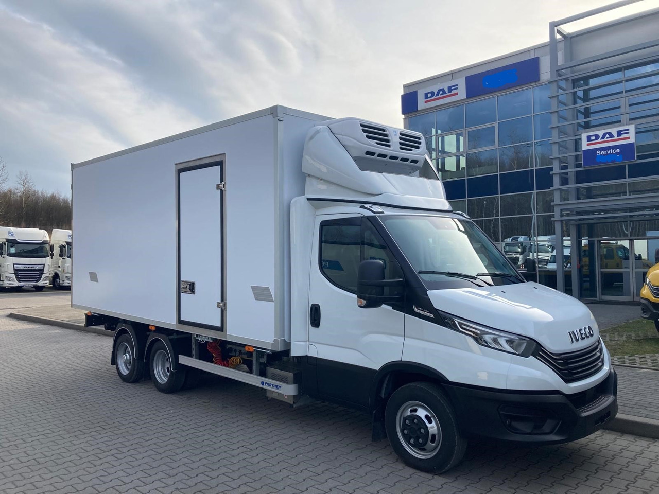 IVECO Daily BE-Truck 35S18H A8 180 PS Kühlkoffer 7.000kg Gesamtgewicht - Refrigerated truck: picture 4 IVECO Daily BE-Truck 35S18H A8 180 PS Kühlkoffer 7.000kg Gesamtgewicht - Refrigerated truck: picture 4
