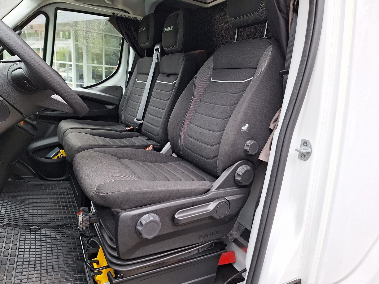Iveco Daily 70C18 Backsleeper BÄR - Curtain side truck: picture 3 Iveco Daily 70C18 Backsleeper BÄR - Curtain side truck: picture 3