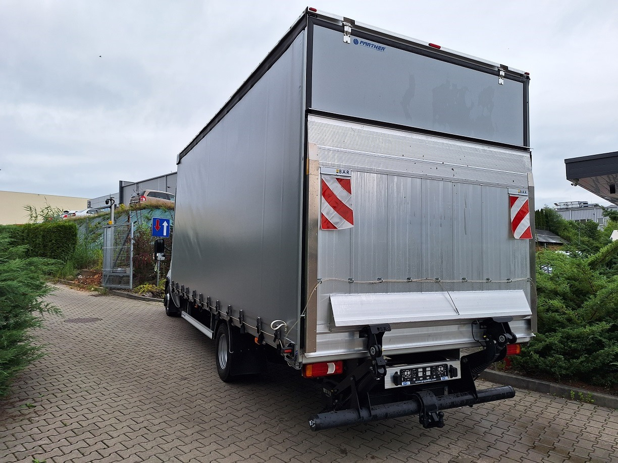 Iveco Daily 70C18 Backsleeper BÄR - Curtain side truck: picture 2 Iveco Daily 70C18 Backsleeper BÄR - Curtain side truck: picture 2