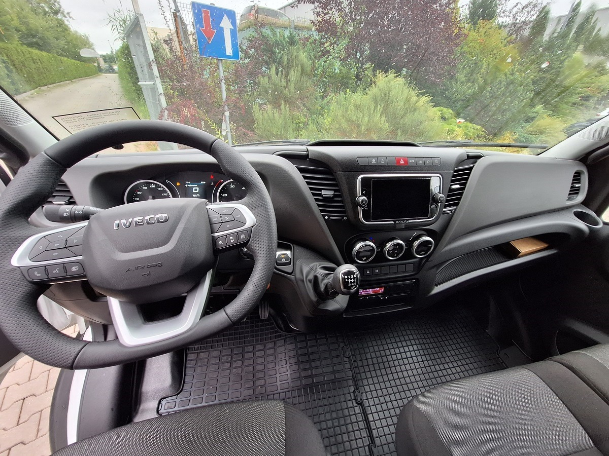 Iveco Daily 70C18A8 Backsleeper  BÄR - Curtain side van: picture 4 Iveco Daily 70C18A8 Backsleeper  BÄR - Curtain side van: picture 4