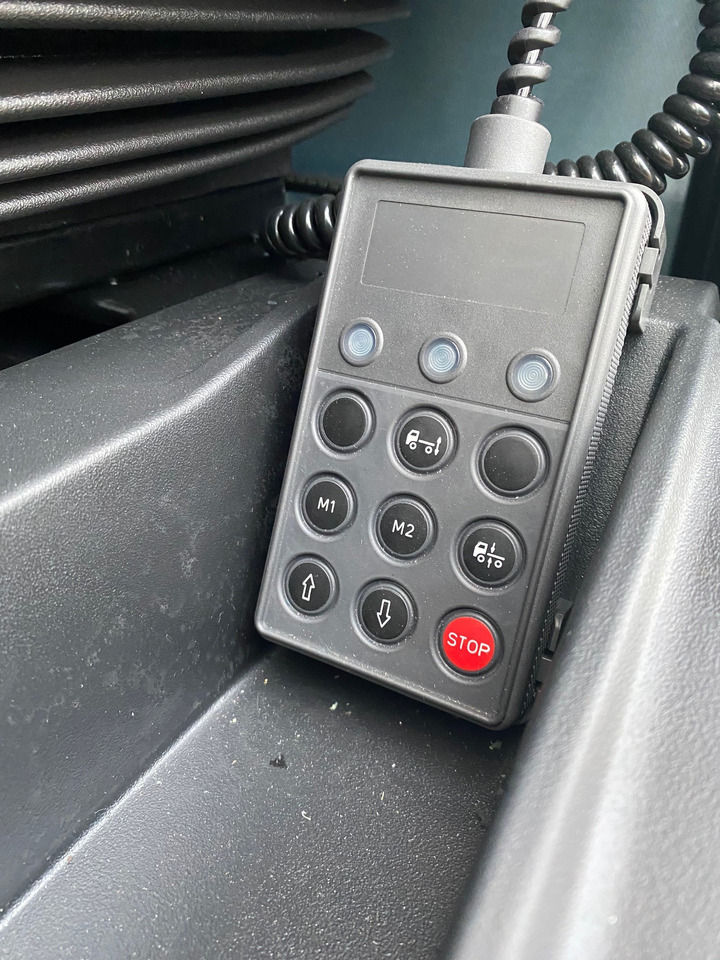 Iveco Eurocargo 120-220 ML120E22/P - Hook lift truck: picture 5 Iveco Eurocargo 120-220 ML120E22/P - Hook lift truck: picture 5
