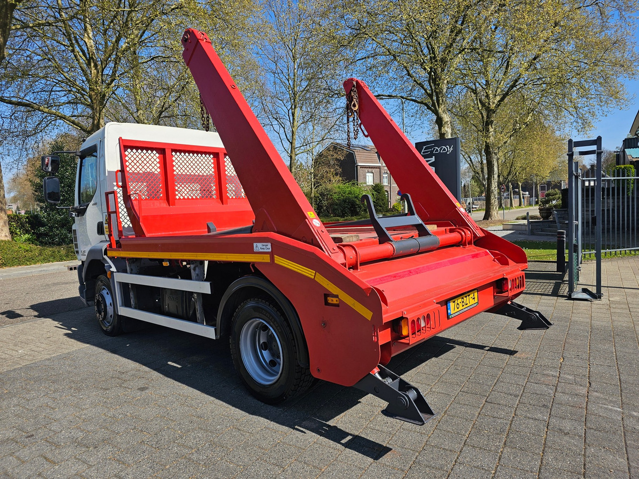 DAF LF 220 Euro 6 - Skip loader truck: picture 4 DAF LF 220 Euro 6 - Skip loader truck: picture 4