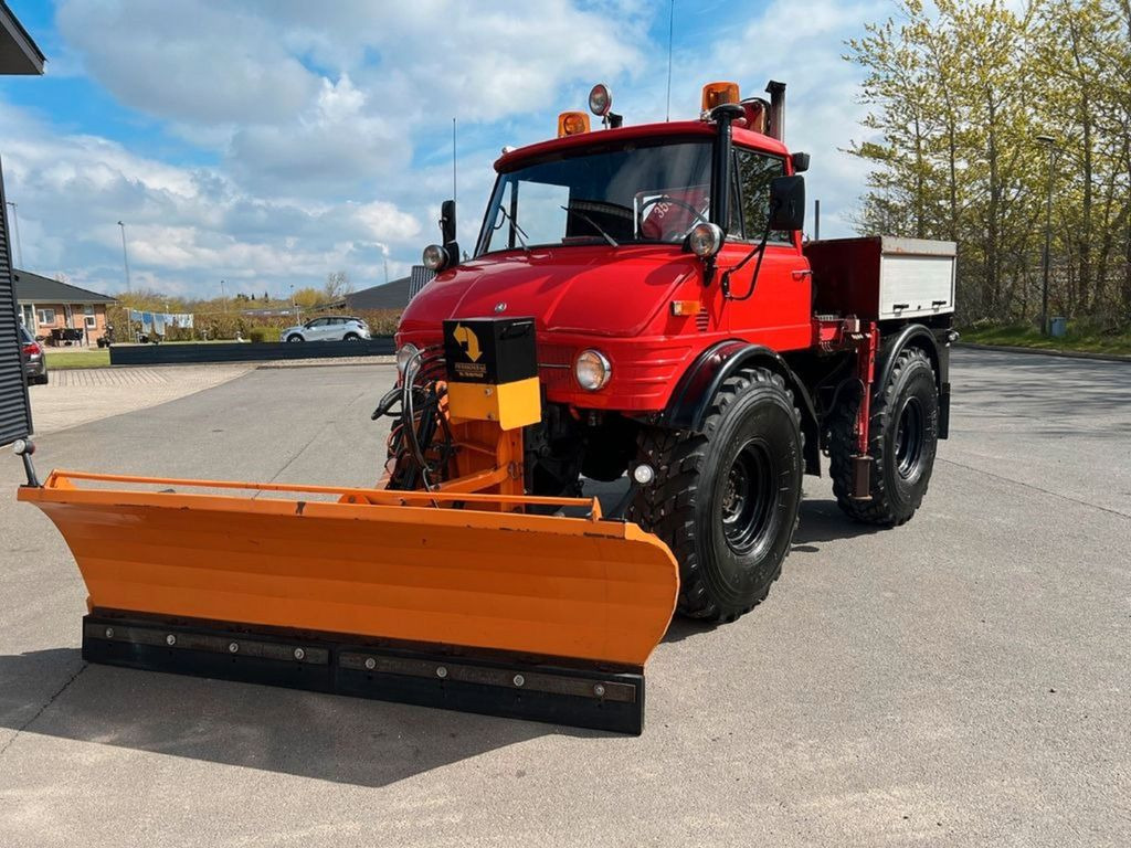 Unimog 406/U9000 4x4 - Crane truck: picture 3 Unimog 406/U9000 4x4 - Crane truck: picture 3