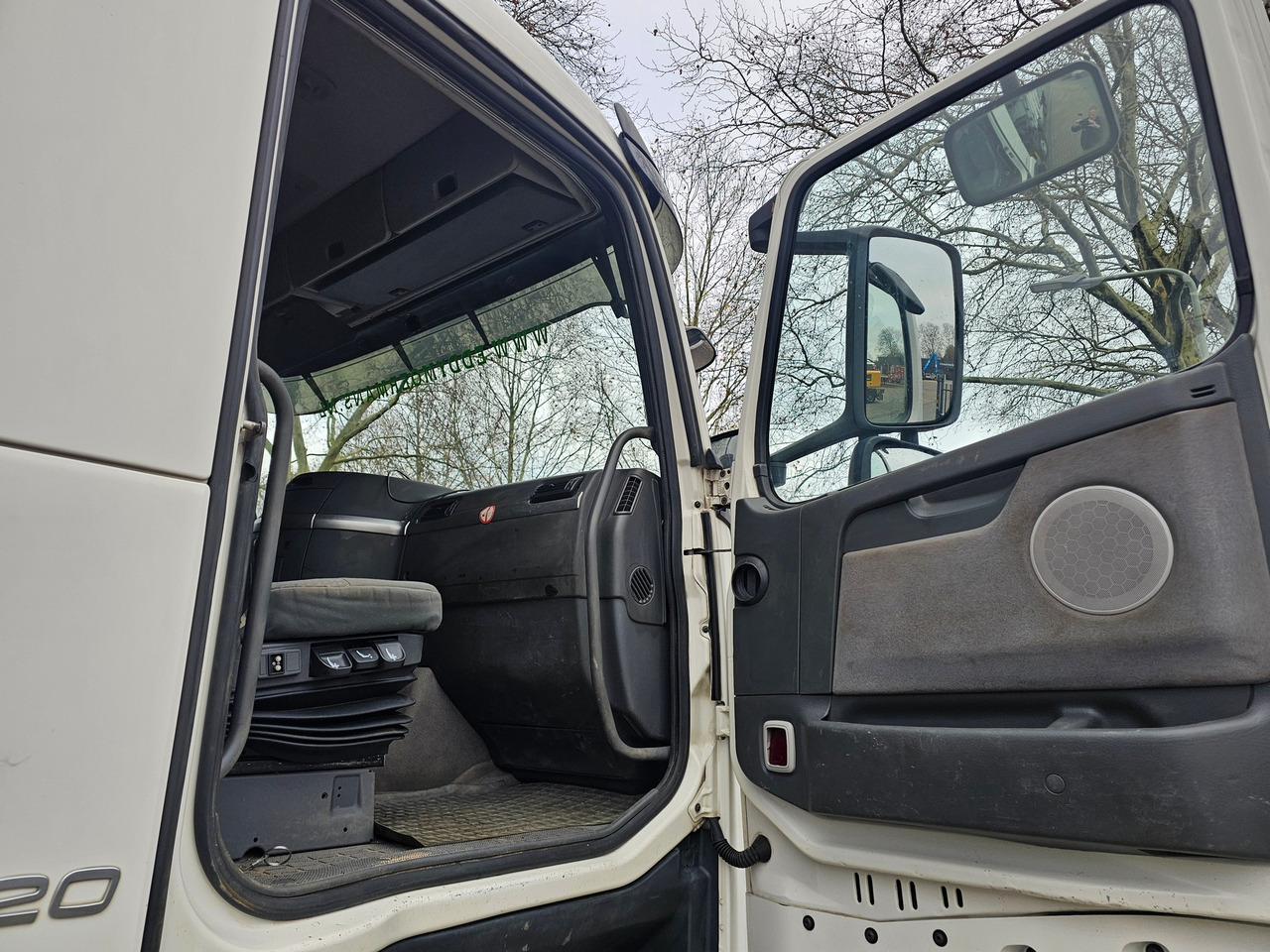 Crane truck Volvo FH 420 8x4: picture 26