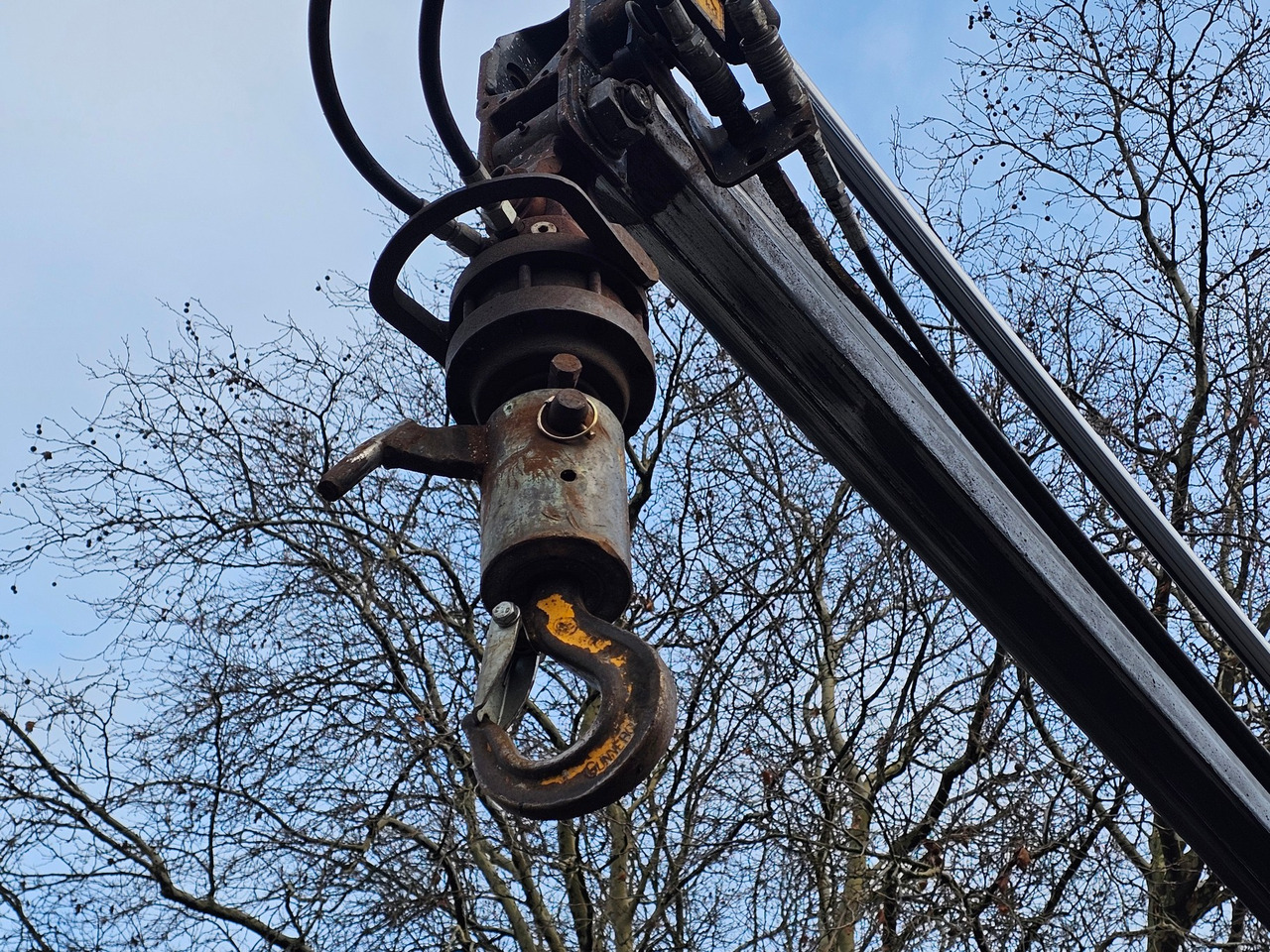 Crane truck Volvo FH 420 8x4: picture 15