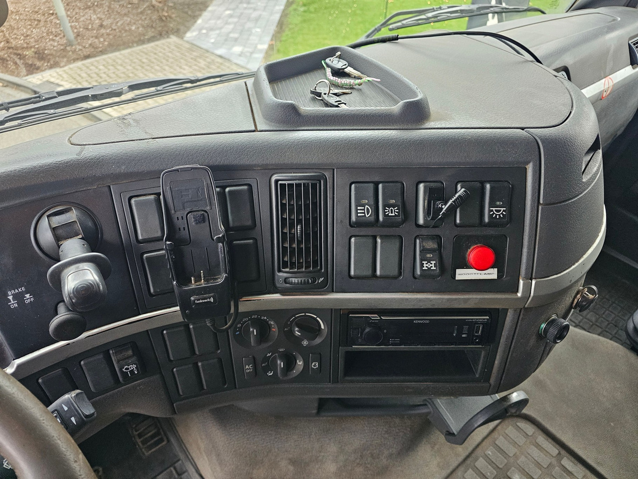 Crane truck Volvo FH 420 8x4: picture 20