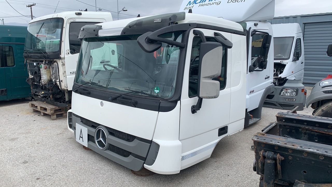 MEDIUM CAB ACTROS MP3 RHD - Cab and interior for Truck: picture 2 MEDIUM CAB ACTROS MP3 RHD - Cab and interior for Truck: picture 2