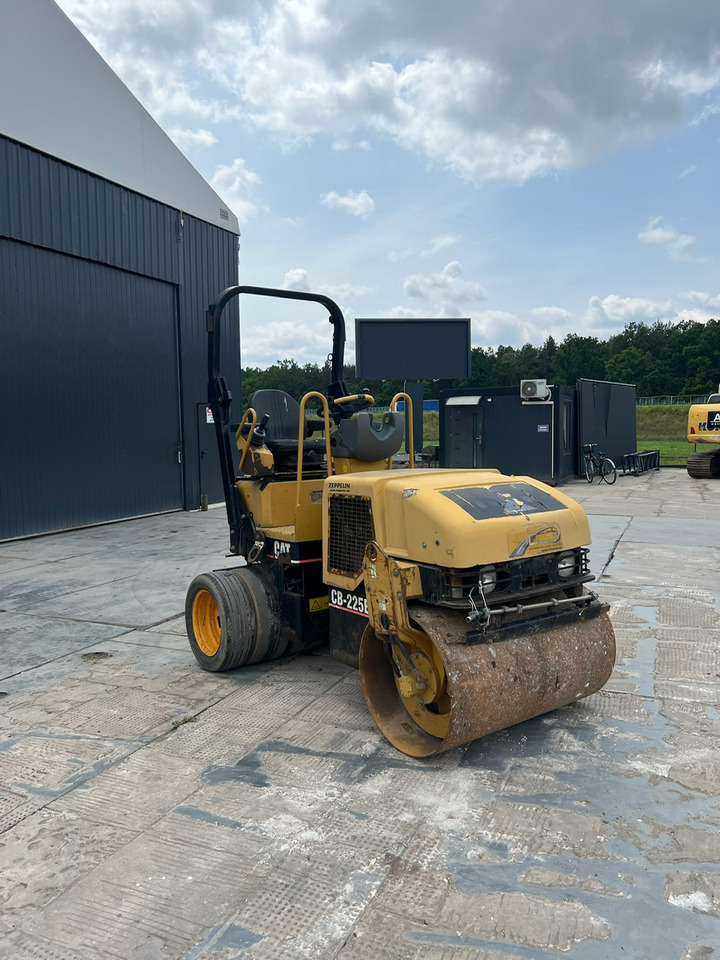 CATERPILLAR CB-225E - Roller: picture 4 CATERPILLAR CB-225E - Roller: picture 4
