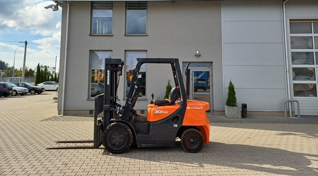 Doosan D30 GP PLUS - Diesel forklift: picture 1 Doosan D30 GP PLUS - Diesel forklift: picture 1