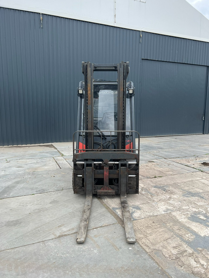 LINDE H25D-02 - Forklift: picture 3 LINDE H25D-02 - Forklift: picture 3