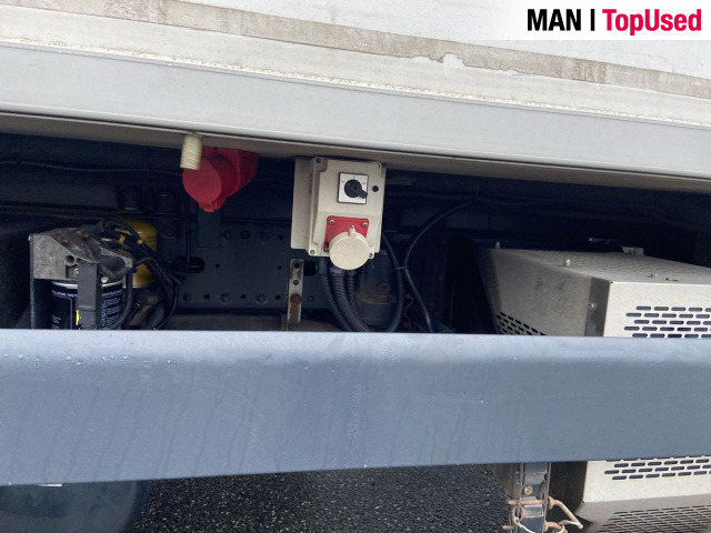 MAN TGS 26.320 6X2-4 LL Carrier - Refrigerated truck: picture 3 MAN TGS 26.320 6X2-4 LL Carrier - Refrigerated truck: picture 3