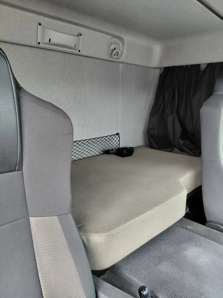 2019 Renault D18 Wide 4×2 18 Tonne - Box truck: picture 5 2019 Renault D18 Wide 4×2 18 Tonne - Box truck: picture 5