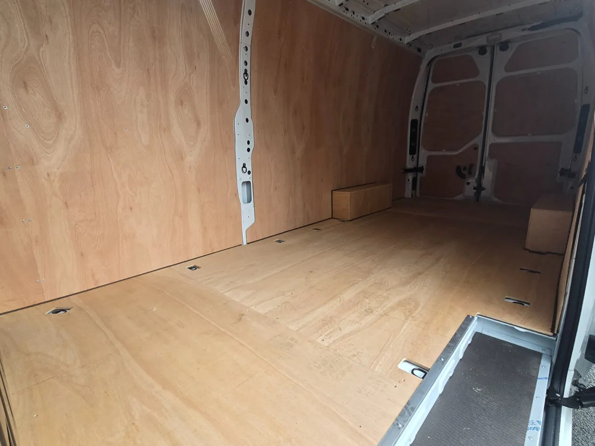 Panel van New Renault Master L4H2 RWD: picture 12