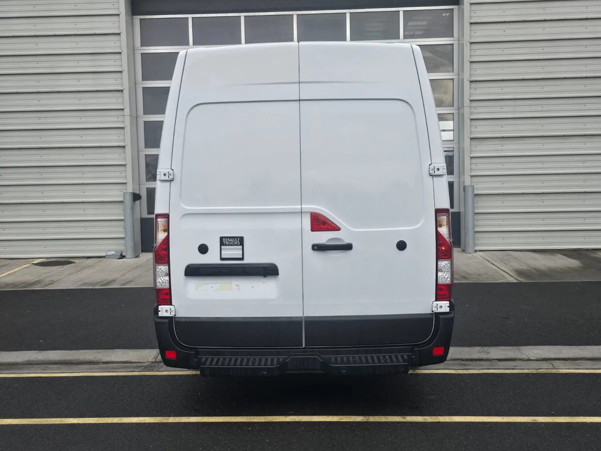 Panel van New Renault Master L4H2 RWD: picture 10