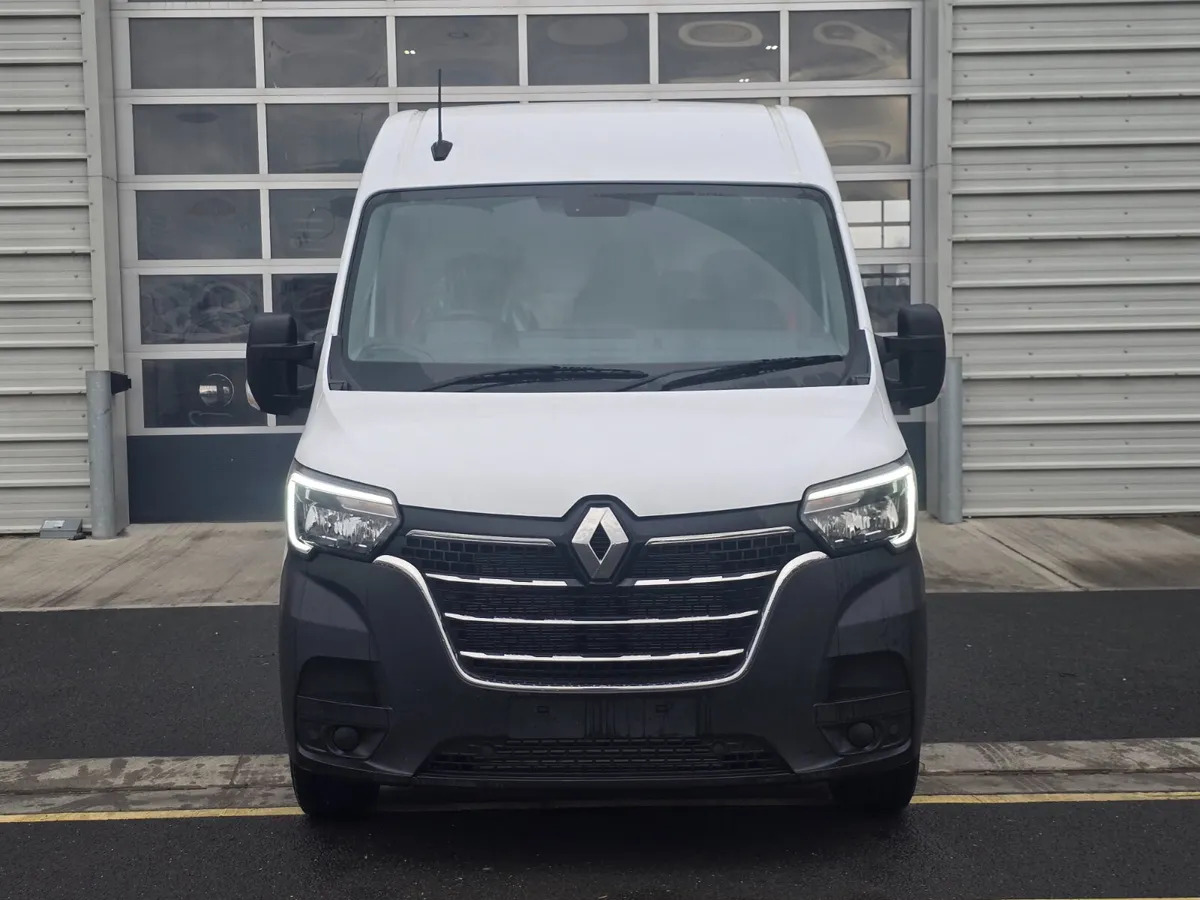 Panel van New Renault Master L4H2 RWD: picture 9