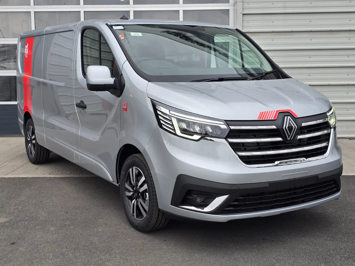 NEW Renault Trafic Exclusive 170BHP/150BHP Manual Silver - Other machinery: picture 1 NEW Renault Trafic Exclusive 170BHP/150BHP Manual Silver - Other machinery: picture 1