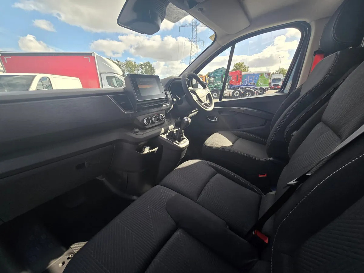 NEW Renault Trafic Exclusive 170BHP/150BHP Manual White - Other machinery: picture 2 NEW Renault Trafic Exclusive 170BHP/150BHP Manual White - Other machinery: picture 2