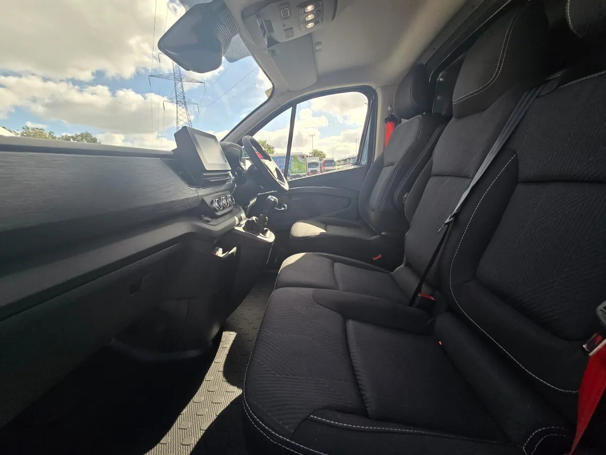 NEW Renault Trafic Exclusive 170BHP/150BHP Manual White - Other machinery: picture 5 NEW Renault Trafic Exclusive 170BHP/150BHP Manual White - Other machinery: picture 5