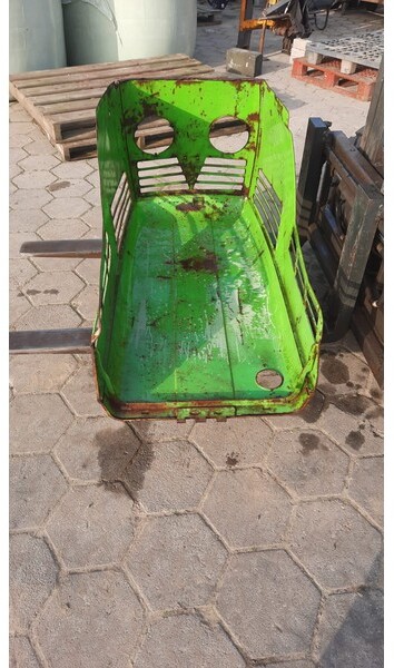 Deutz-Fahr 4006-5206 - Hood for Agricultural machinery: picture 2 Deutz-Fahr 4006-5206 - Hood for Agricultural machinery: picture 2