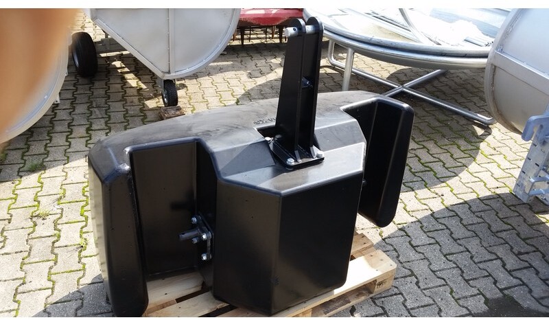 Frontgewicht 2500 kg - Counterweight for Agricultural machinery: picture 1 Frontgewicht 2500 kg - Counterweight for Agricultural machinery: picture 1