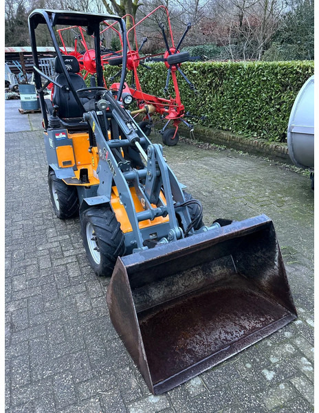 Giant D254SW - Loader: picture 3 Giant D254SW - Loader: picture 3