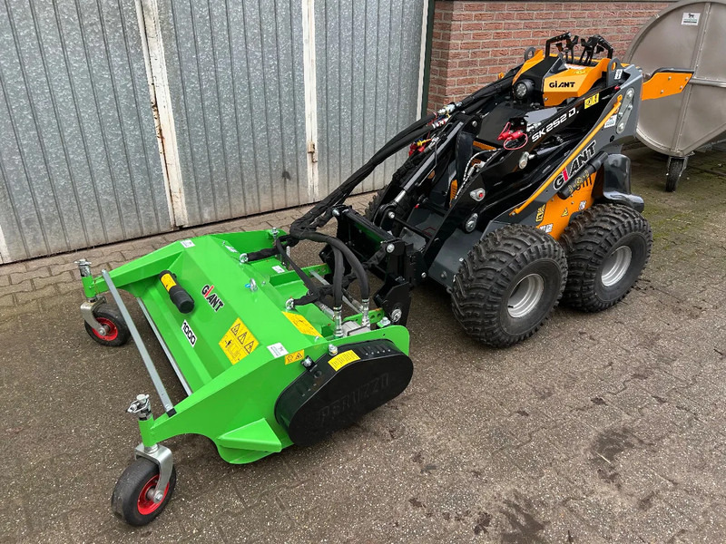 Giant SK252D + klepelmaaier - Compact loader: picture 2 Giant SK252D + klepelmaaier - Compact loader: picture 2