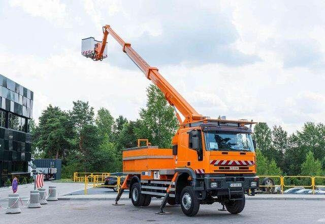 Iveco CURSOR 240 4x4 RUTHMANN T225 22,5 Meters Lift - Truck mounted aerial platform: picture 3 Iveco CURSOR 240 4x4 RUTHMANN T225 22,5 Meters Lift - Truck mounted aerial platform: picture 3