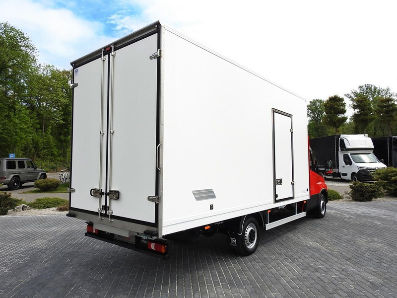 Iveco DAILY 35S18 NOWY KONTENER 10 PALET TEMPOMAT NAWIGACJA KLIMATYZAC - Closed box van: picture 3 Iveco DAILY 35S18 NOWY KONTENER 10 PALET TEMPOMAT NAWIGACJA KLIMATYZAC - Closed box van: picture 3
