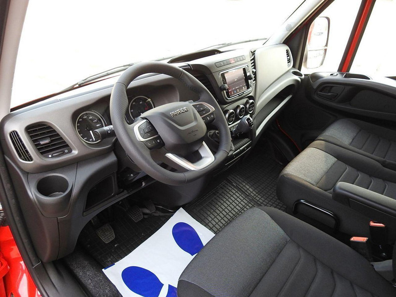 Iveco DAILY NOWY 35S18 CONNECT PLANDEKA 10 PALET WEBASTO KLIMATYZACJA - Box truck: picture 2 Iveco DAILY NOWY 35S18 CONNECT PLANDEKA 10 PALET WEBASTO KLIMATYZACJA - Box truck: picture 2
