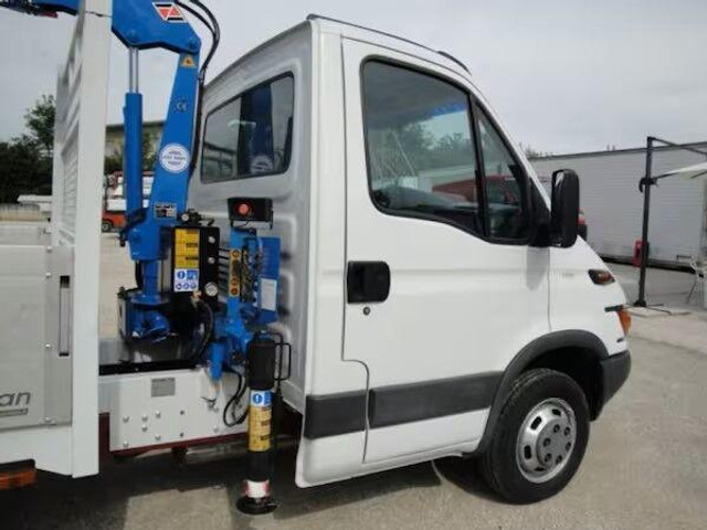 Iveco Daily 35C11 - flatbed+crane - Dropside/ Flatbed truck, Crane truck: picture 5 Iveco Daily 35C11 - flatbed+crane - Dropside/ Flatbed truck, Crane truck: picture 5