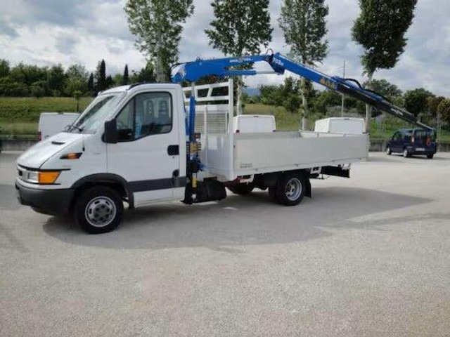Iveco Daily 35C11 - flatbed+crane - Dropside/ Flatbed truck, Crane truck: picture 2 Iveco Daily 35C11 - flatbed+crane - Dropside/ Flatbed truck, Crane truck: picture 2