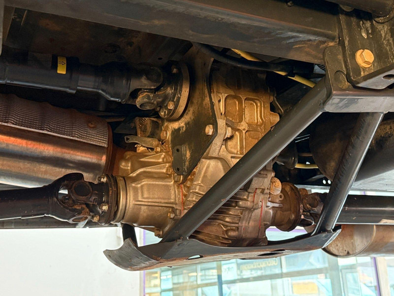 Open body delivery van, Crew cab van Iveco Daily 35C15 flatbed: picture 14