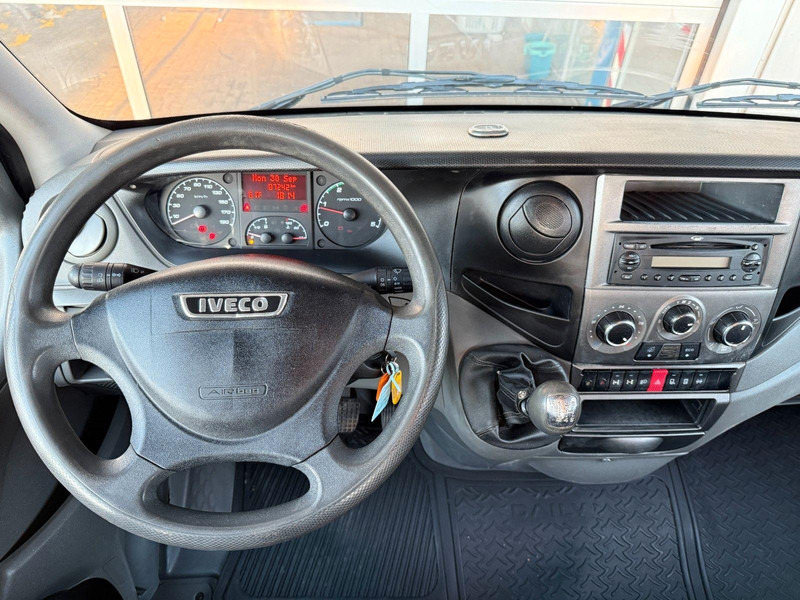 Open body delivery van, Crew cab van Iveco Daily 35C15 flatbed: picture 8