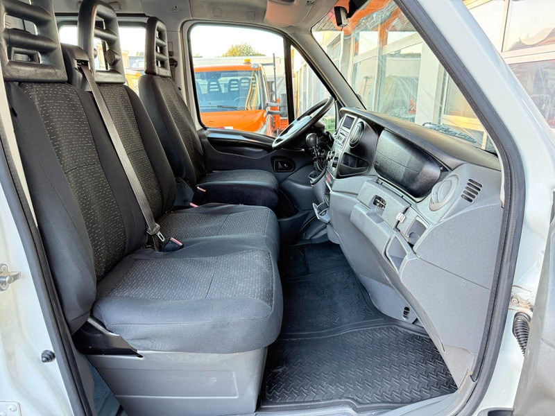 Open body delivery van, Crew cab van Iveco Daily 35C15 flatbed: picture 12