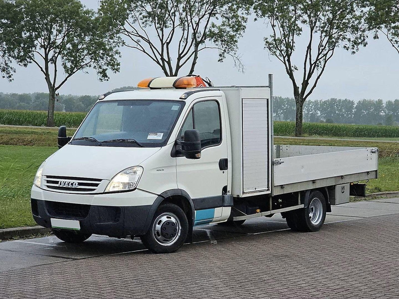Iveco Daily 40C15 - Flatbed + crane - Open body delivery van, Crane truck: picture 1 Iveco Daily 40C15 - Flatbed + crane - Open body delivery van, Crane truck: picture 1