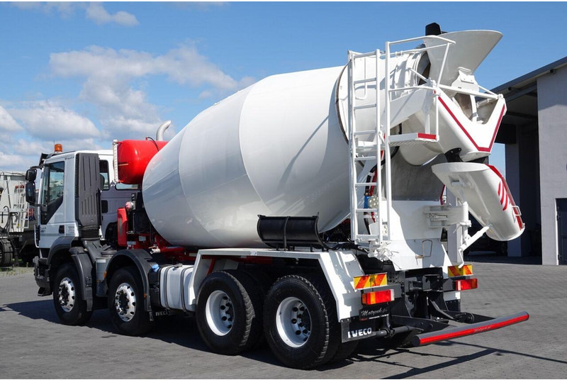 Iveco TRAKKER 410 / 8X4 / BETONOMIESZARKA 9 M3 / PUTZMEISTER / ALUFELG - Concrete mixer truck: picture 5 Iveco TRAKKER 410 / 8X4 / BETONOMIESZARKA 9 M3 / PUTZMEISTER / ALUFELG - Concrete mixer truck: picture 5