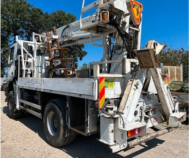 Iveco Trakker 360 - Drilling crane truck 4x4 - Drilling rig: picture 4 Iveco Trakker 360 - Drilling crane truck 4x4 - Drilling rig: picture 4