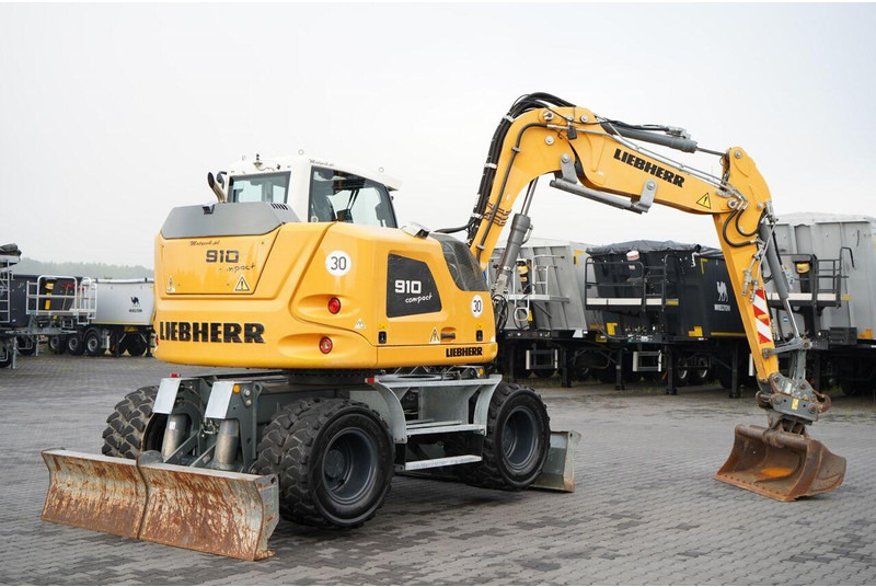 Liebherr 910 COMPACT LITRONIC / KOPARKA KOŁOWA / KLIMATYZACJA / KAMERA - Wheel excavator: picture 4 Liebherr 910 COMPACT LITRONIC / KOPARKA KOŁOWA / KLIMATYZACJA / KAMERA - Wheel excavator: picture 4