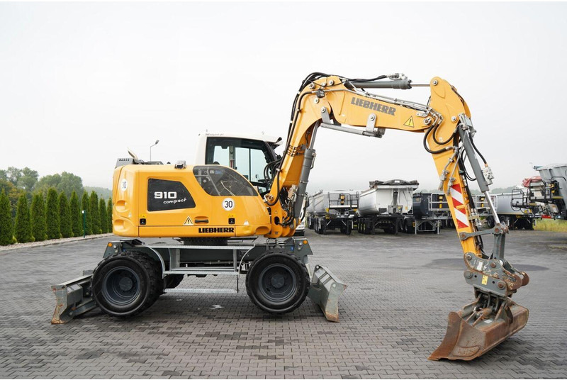 Liebherr 910 COMPACT LITRONIC / KOPARKA KOŁOWA / KLIMATYZACJA / KAMERA - Wheel excavator: picture 5 Liebherr 910 COMPACT LITRONIC / KOPARKA KOŁOWA / KLIMATYZACJA / KAMERA - Wheel excavator: picture 5